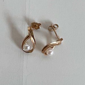 14KT Yellow Gold Genuine Pearl Tear Drop Stud Earrings